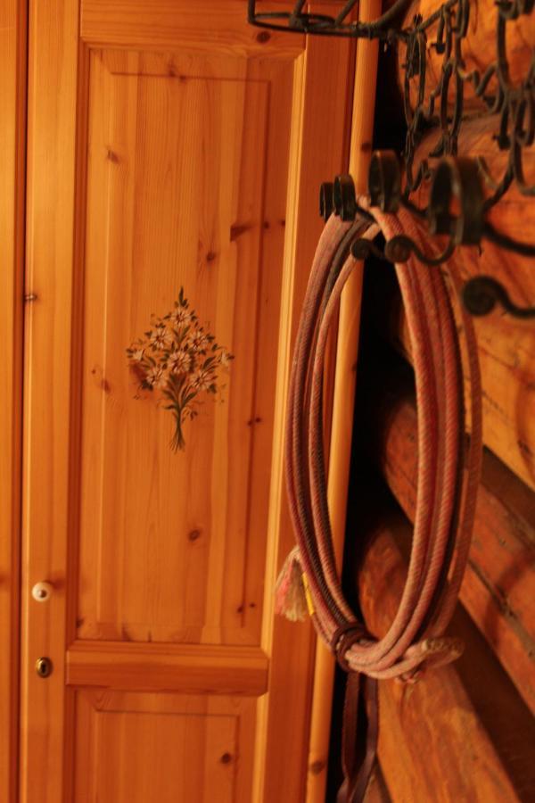 B&B Le Corone - Chalet Nel Bosco Cavalo Екстериор снимка